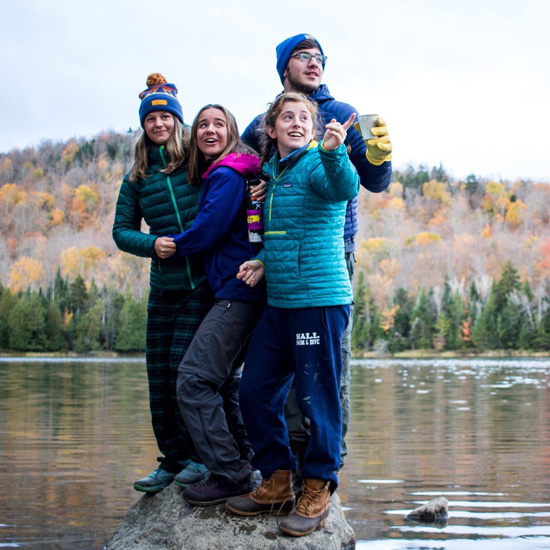 ¼ϲʿ students hike in the Adirondack park