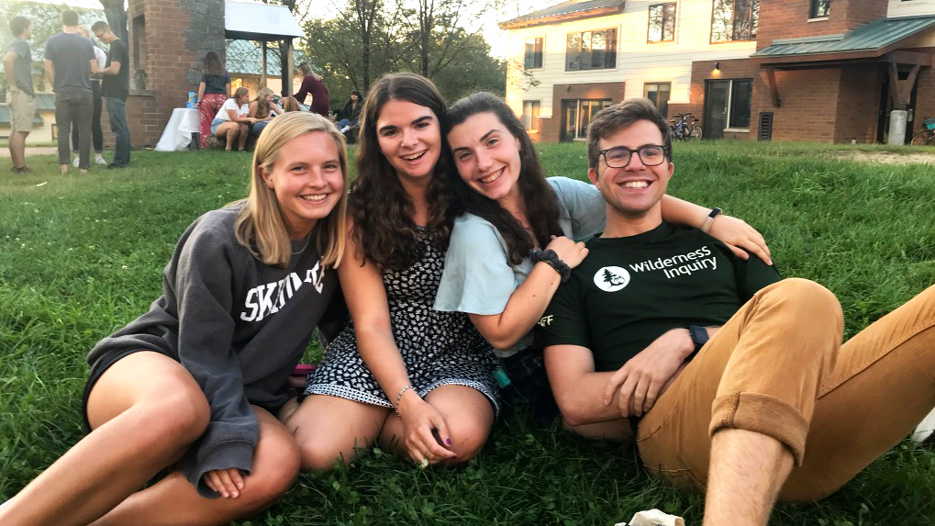 Hillary Goldstein '20 with friends at ¼ϲʿ